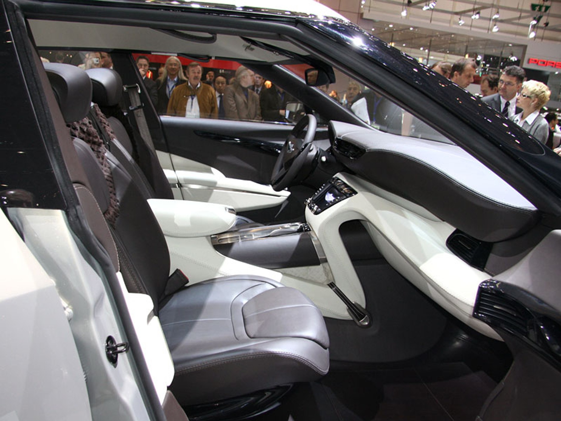 Genewa 2009: Lagonda Concept – odrodzenie słynnej marki (wideo)