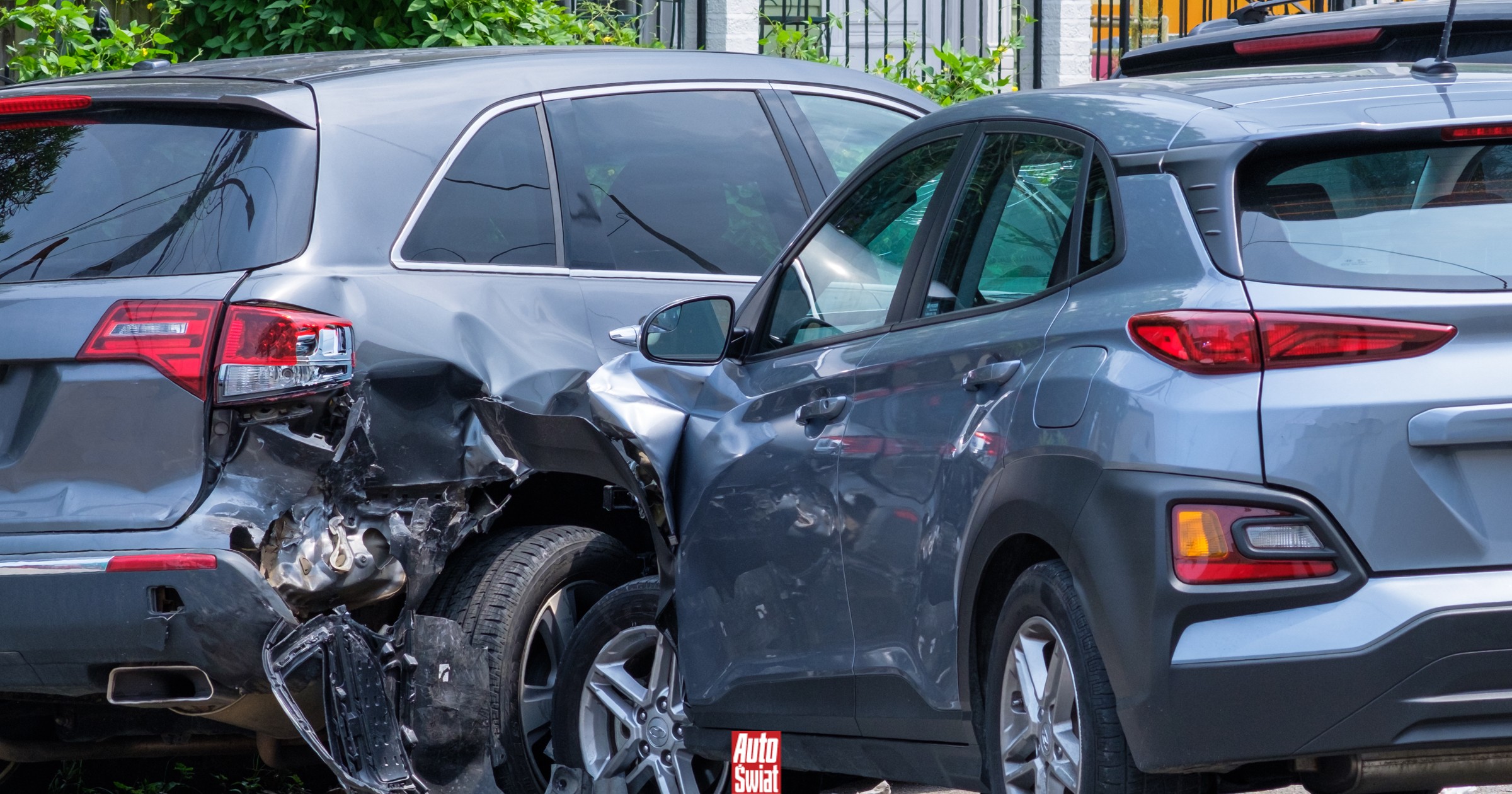 Moja ciotka skręcała w prawo na zielonym. Straciła zderzak, bo kierowca busa zignorował S-3