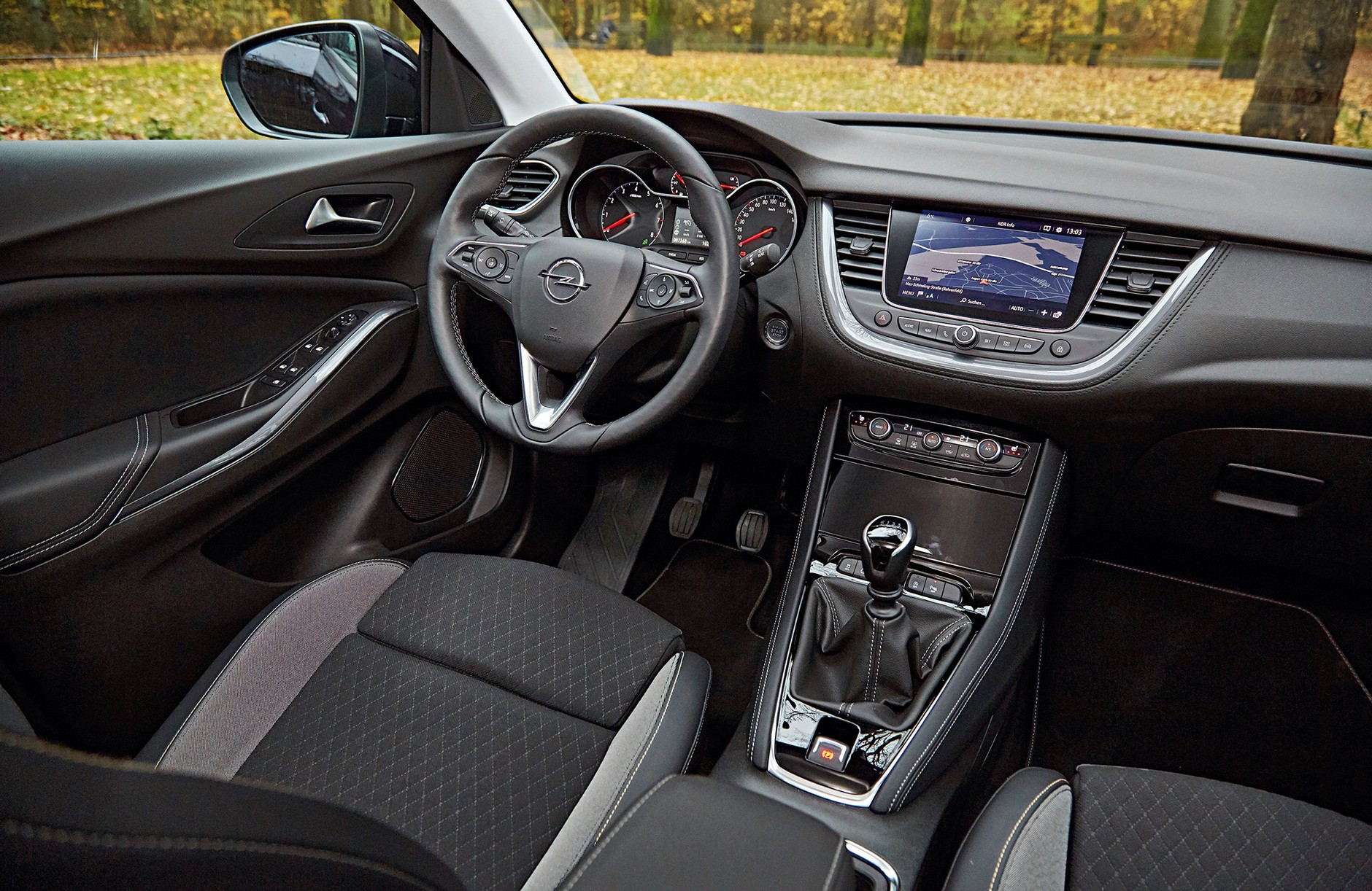 Porównanie par SUV-ów od Opla, Kii, Suzuki, Mini i BMW