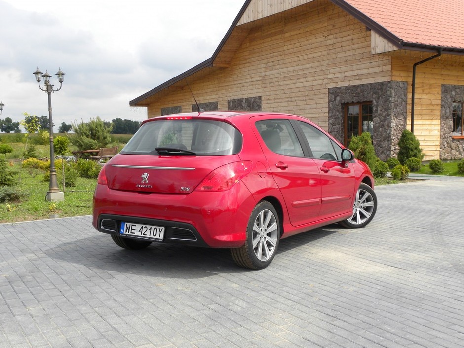 Peugeot 308 FL: Świeża twarz