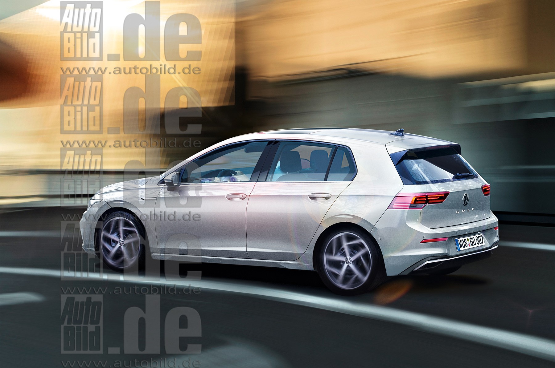 Volkswagen Golf VII: różnice w stosunku do aktualnej generacji to spłaszczony przód, podniesiony tył. A jednak nie da się go pomylić z innym modelem.