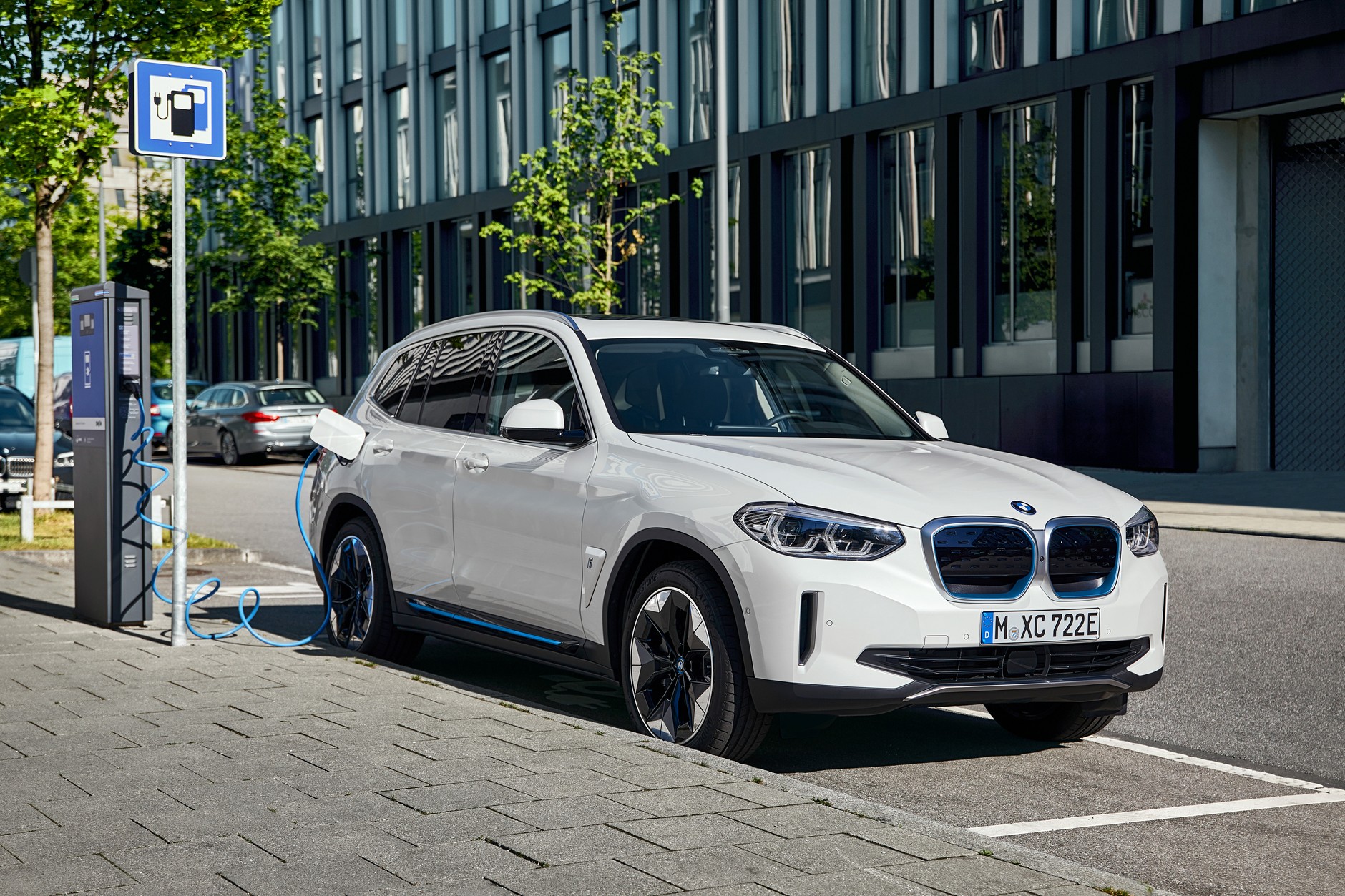 BMW iX3, czyli elektryczny SUV z „oscarowym” dźwiękiem