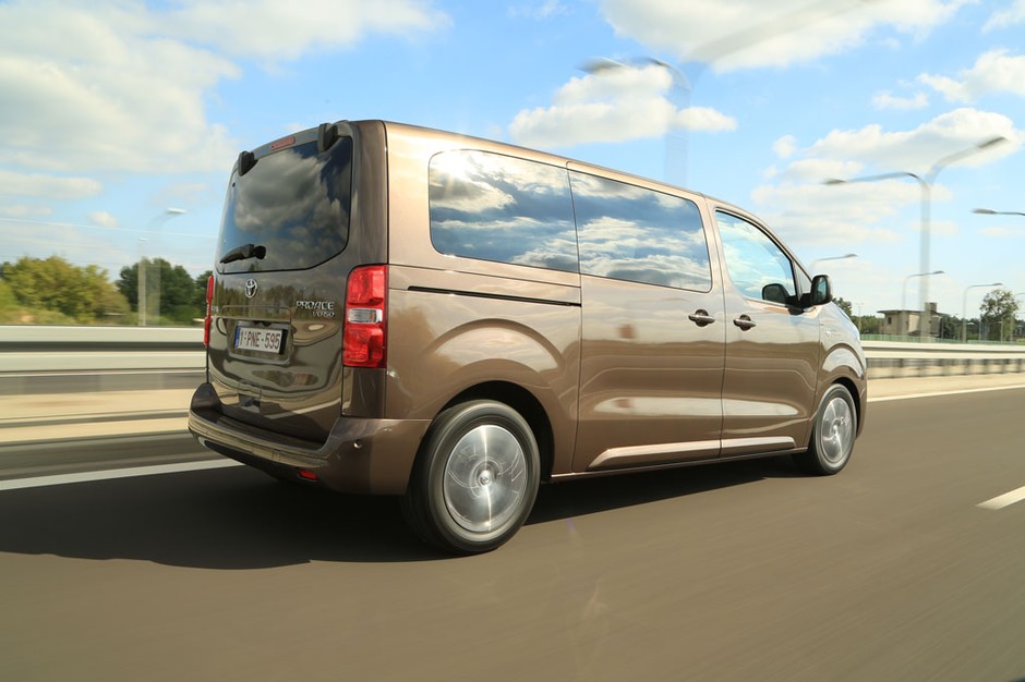 Toyota ProAce Verso Medium - pogromca Volkswagena T6?