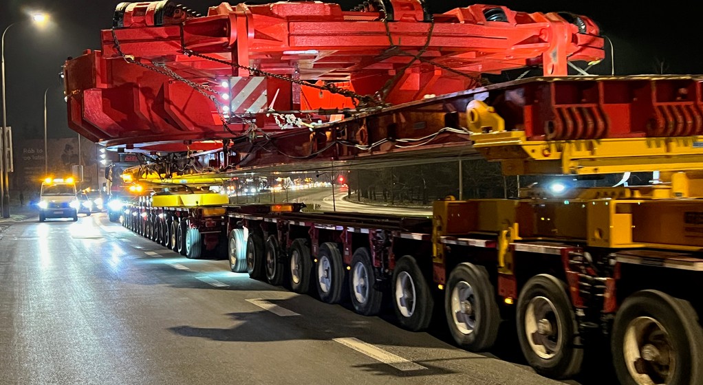 Transport gigantycznej maszyny TBM w Warszawie