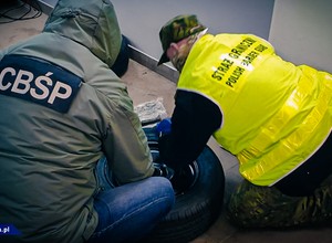 Przemycali narkotyki w oponach samochodowych