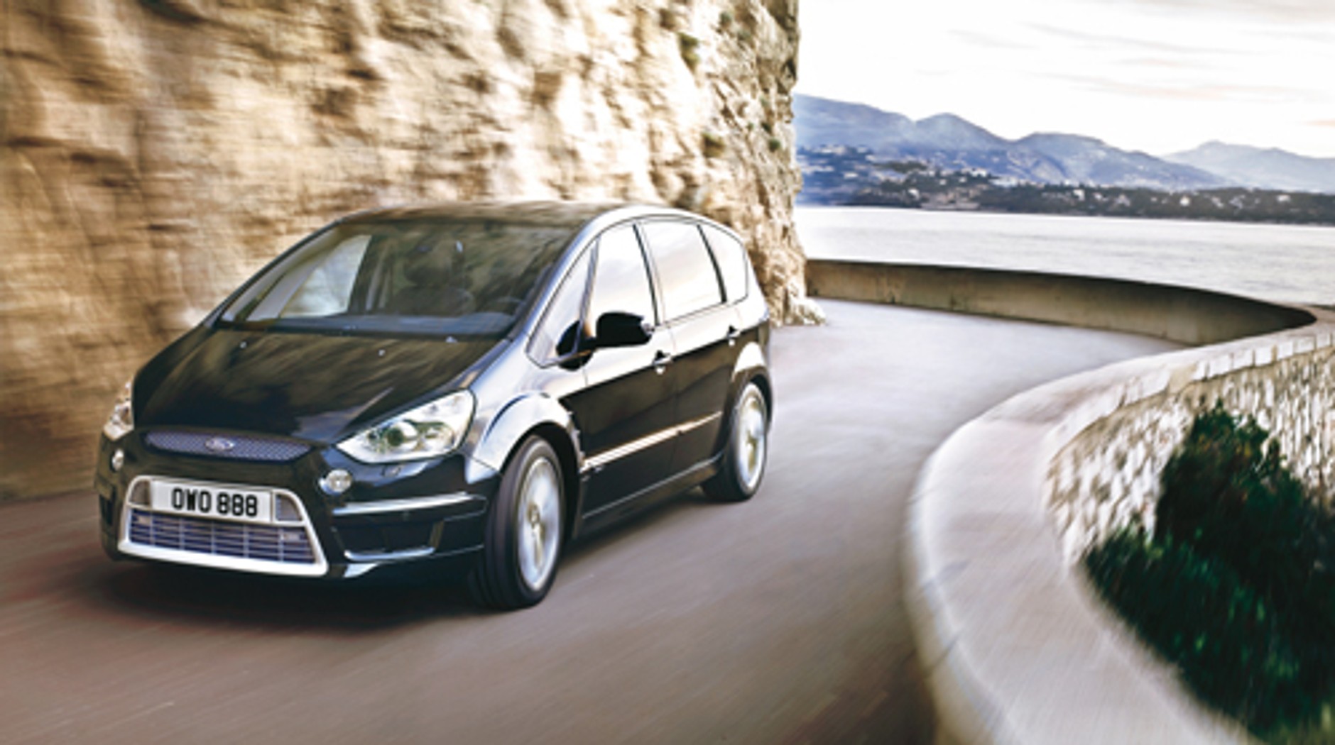 Ford S-Max - Minivan na sterydach