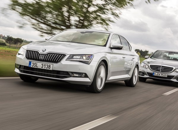 Porównanie: Mercedes E 220 BlueTec i Skoda Superb 2.0 TDI