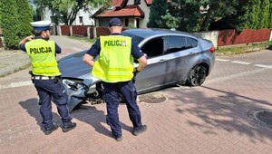 72-latek w BMW odjechał z miejsca kolizji. Policjanci musieli ruszyć w pościg