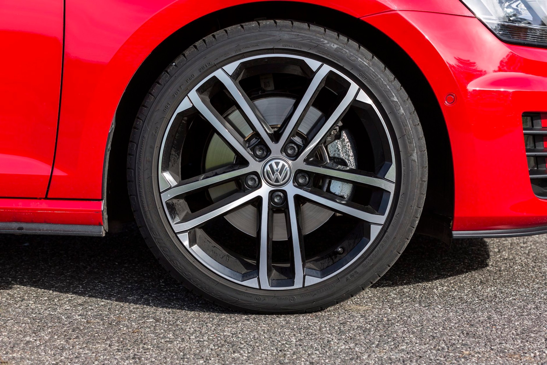 koło w Volkswagenie Golfie VII