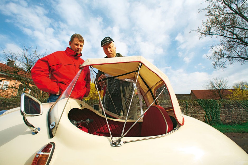 Dwa cabrio, dwa światy - Murcielago Roadster kontra Mopetta