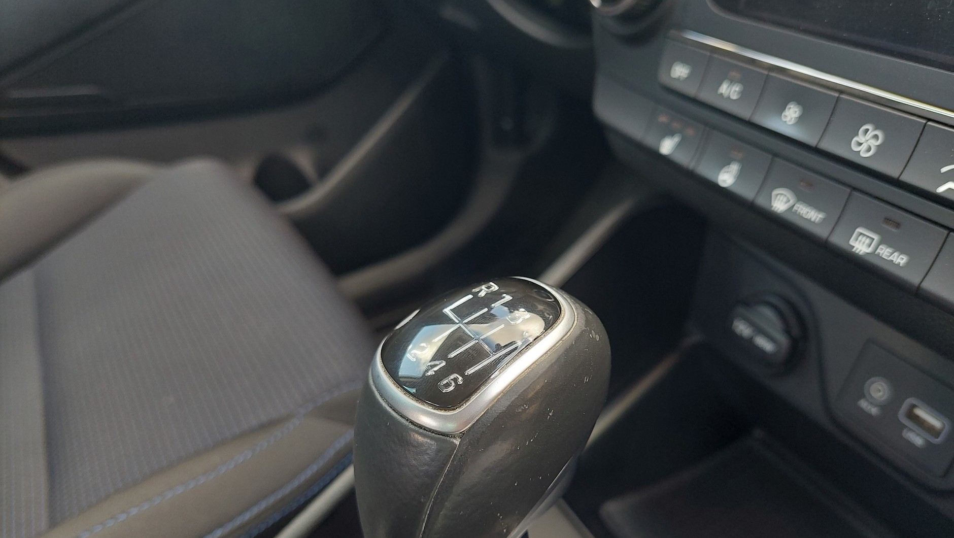 Używany Hyundai Tucson: wnętrze w niezłym stanie, choć na superbogate wyposażenie nie ma co liczyć