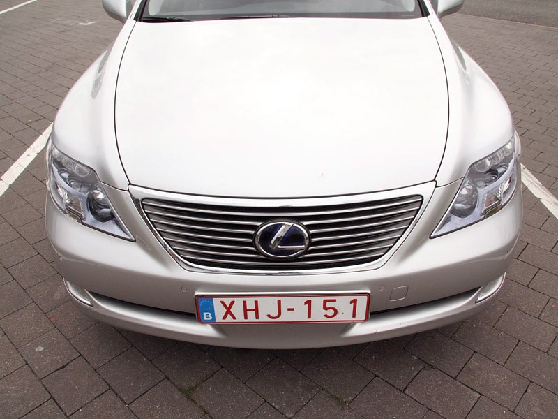 Lexus: hybrydowe wersje modeli GS i LS z większym bagażnikiem