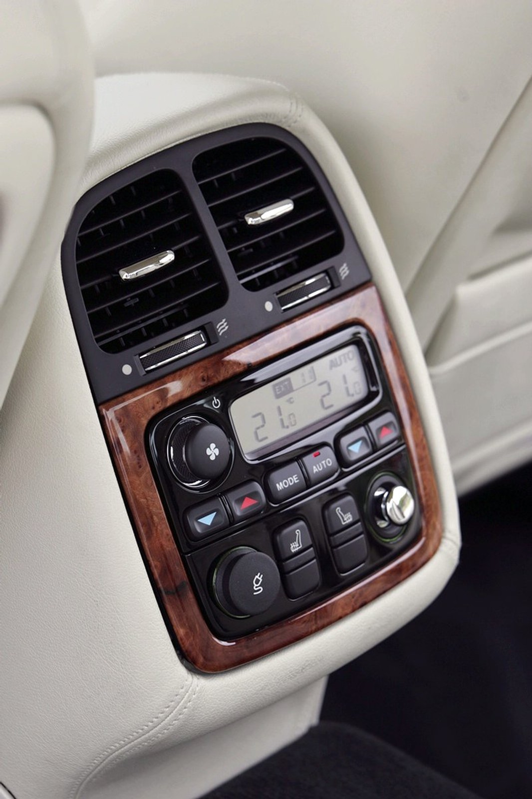 Genewa 2008: Jaguar XJ Portfolio - luksusowa edycja brytyjskiej limuzyny