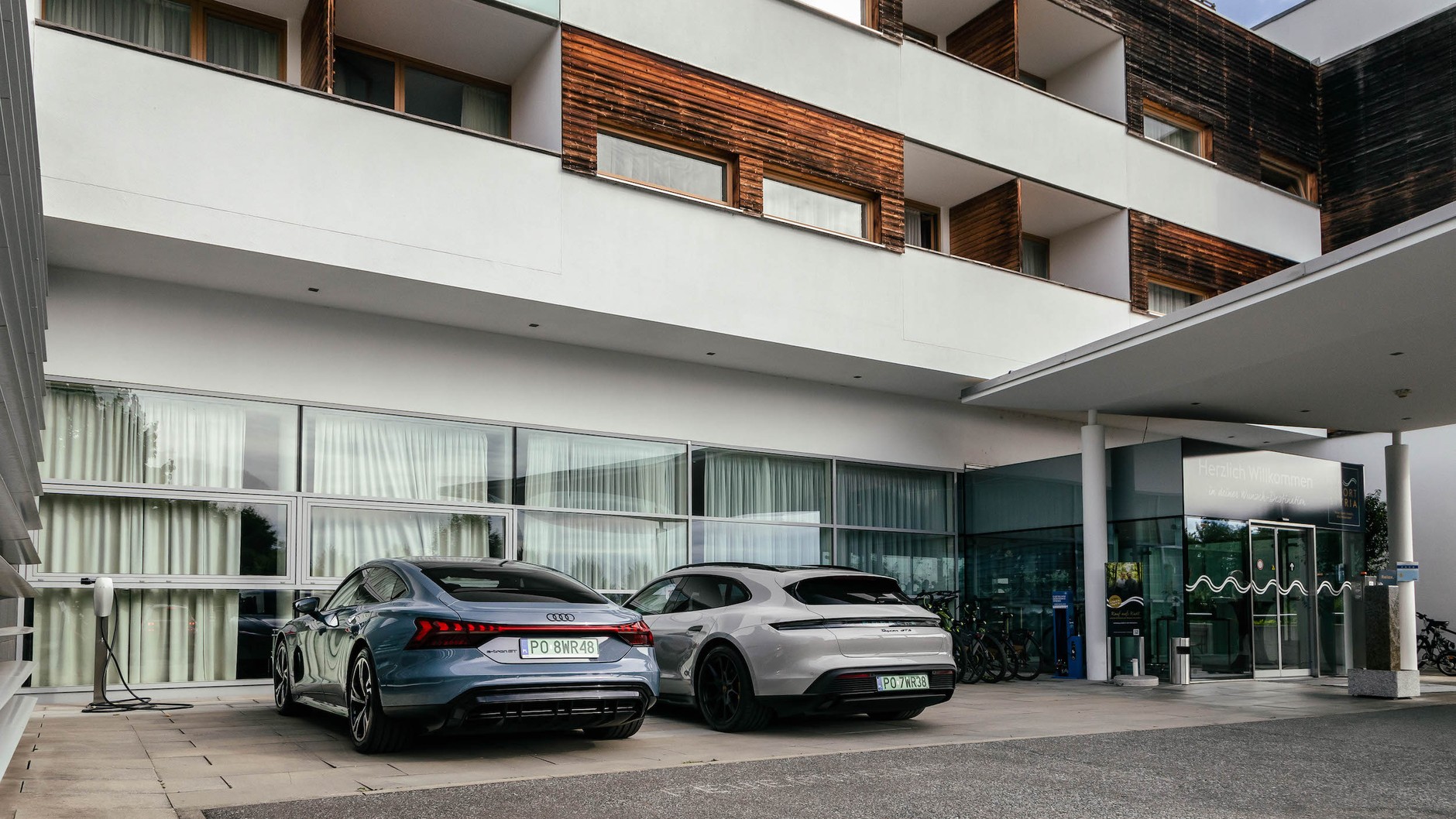 Podróż Porsche Taycanem i Audi e-tronem GT do Chorwacji