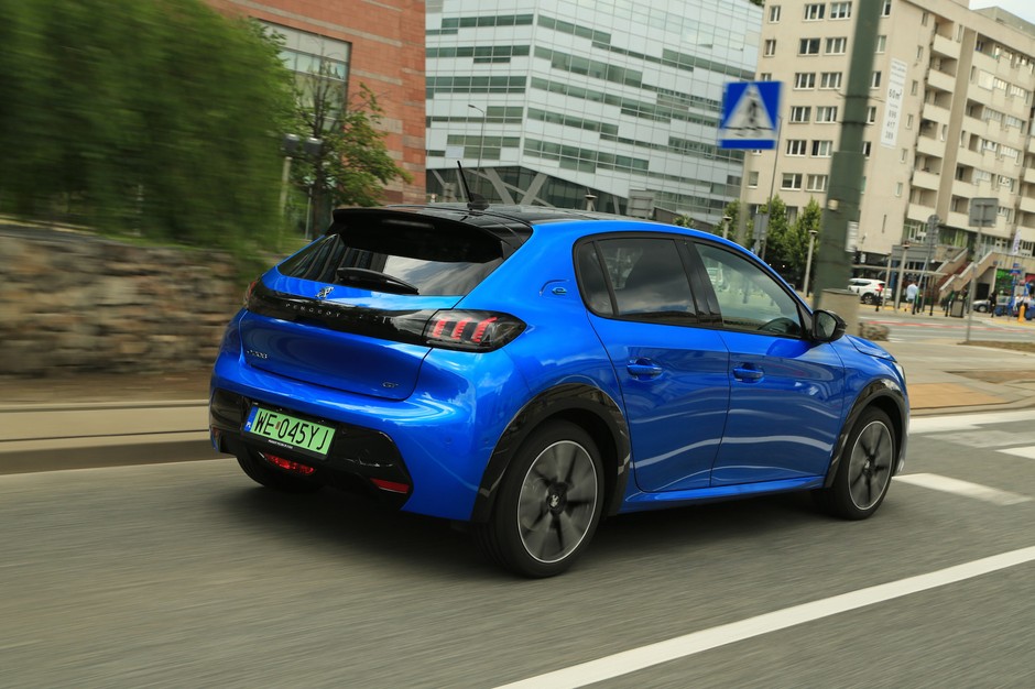 Peugeot e-208 GT
