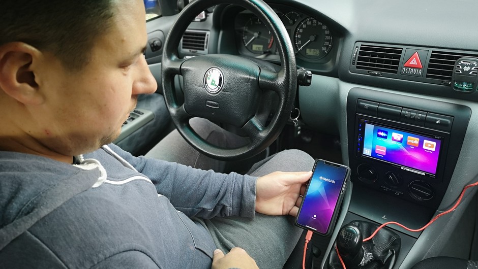 Smartfon za kierownicą. Nowa definicja ruchu pojazdu