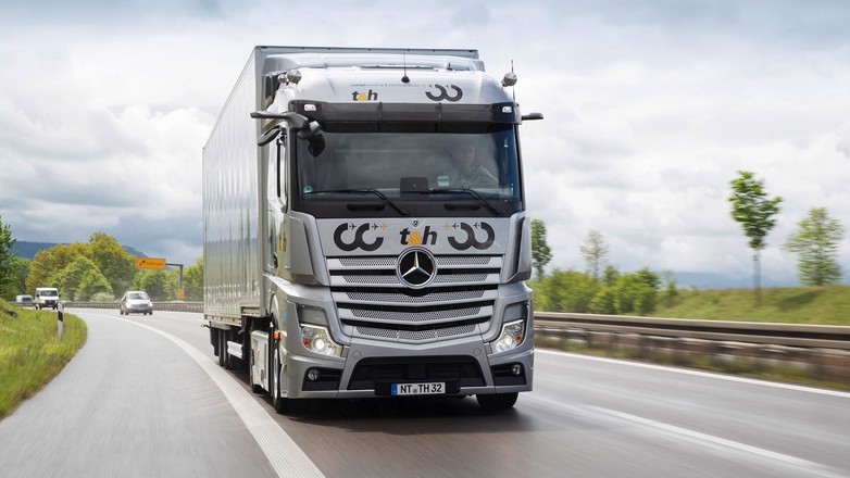 Mercedes-Benz Actros z wyposażeniem, które oburzyło Brytyjkę