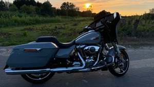 Harley-Davidson Street Glide 2024: król zwinności, którego nie można się bać