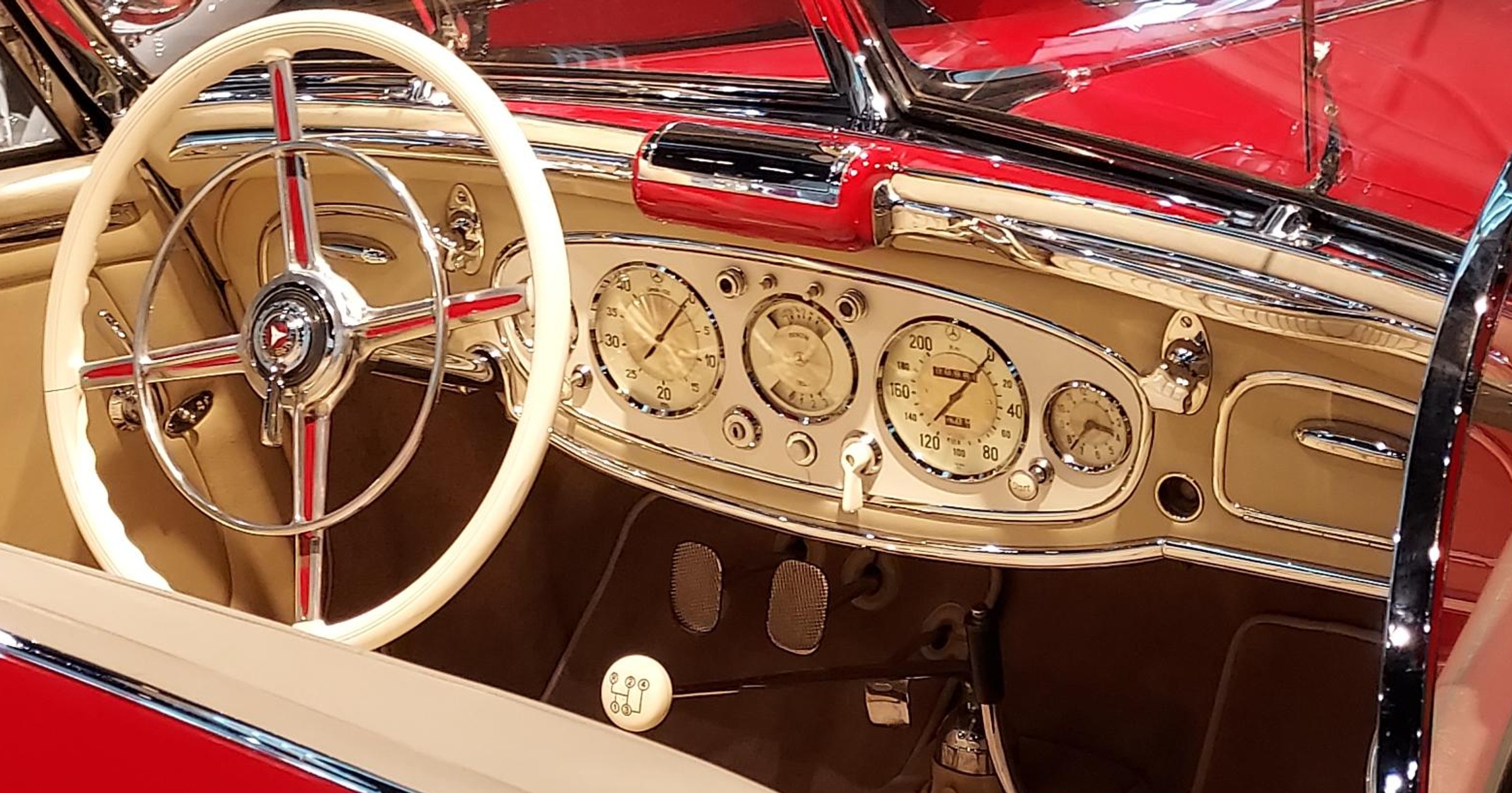 Mercedes 500 K. Kokpit