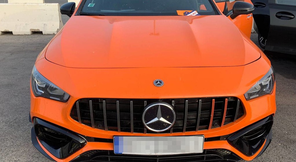 Pomarańczowy Mercedes już był przygotowany do przerzutu do Maroka