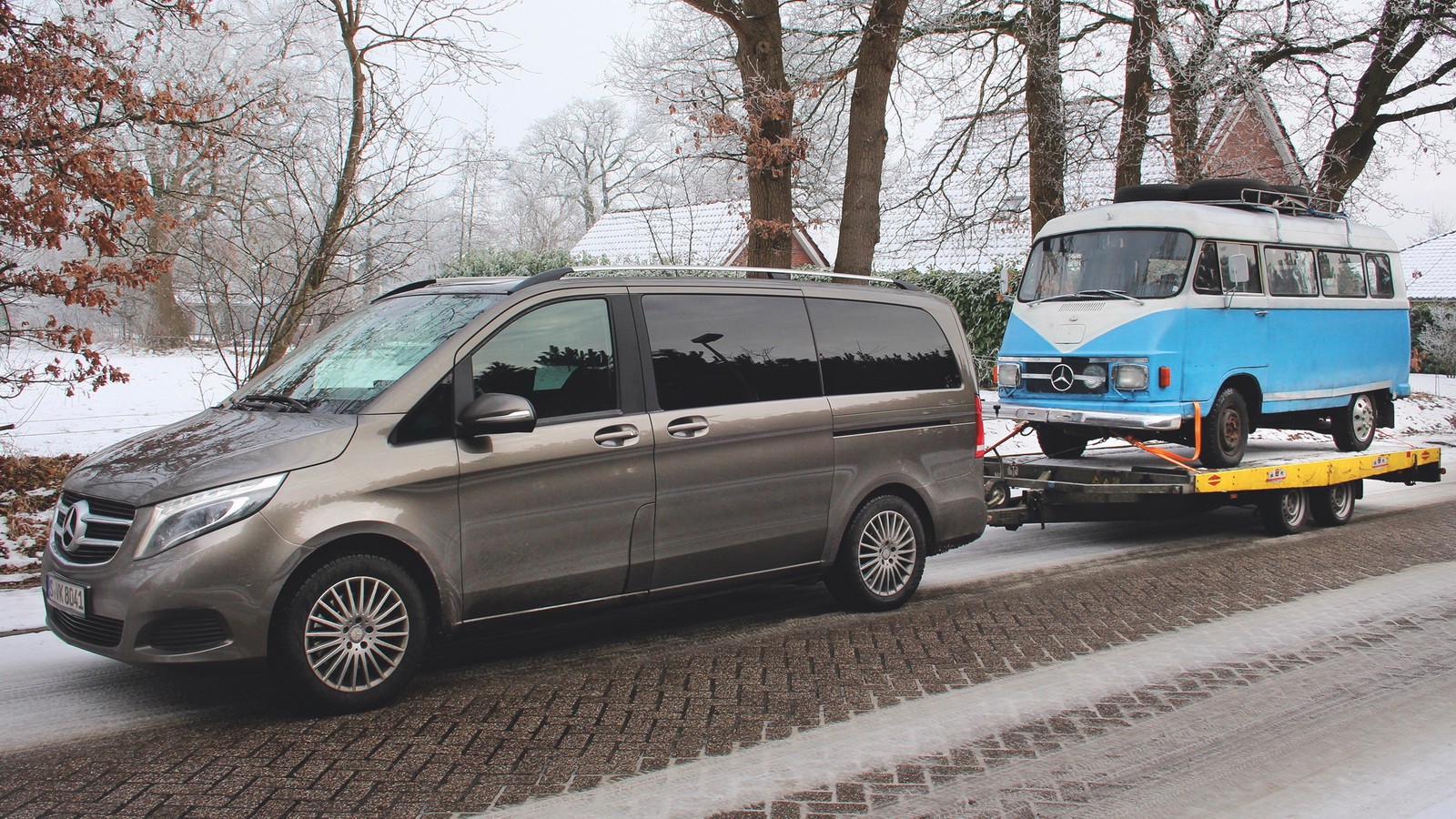 Mercedes V sprawdził się jako koń pociągowy, np. podczas transportu Mercedesa 206 D z 1974 r. – dopuszczalna masa przyczepy z hamulcami to 2500 kg.