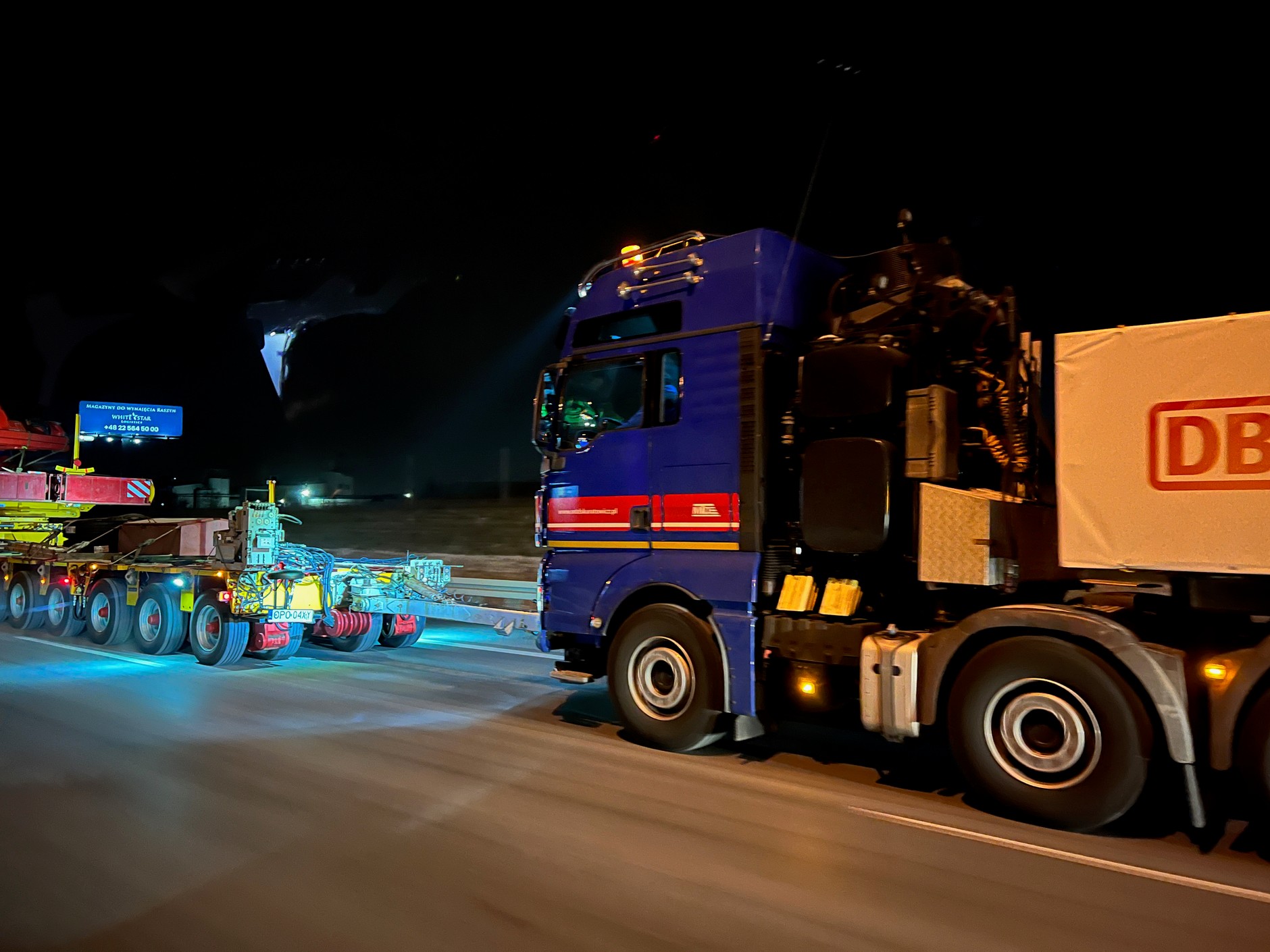 Transport gigantycznej maszyny TBM w Warszawie