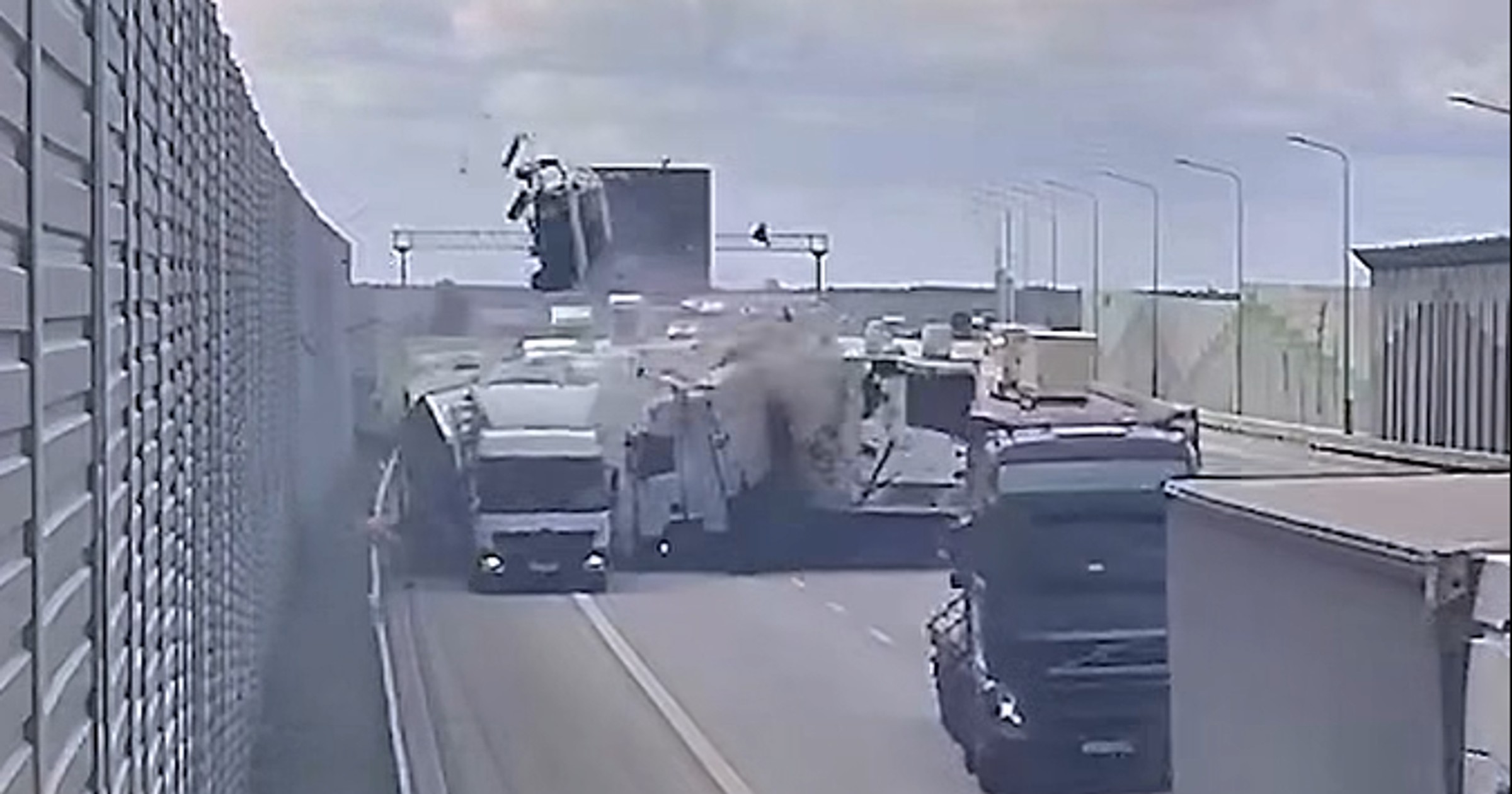 Wypadek ciężarówek na autostradzie A1