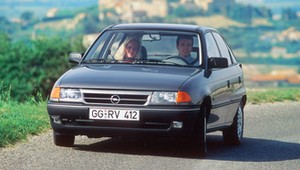 Auta w cenie hulajnogi lub roweru. 10 tanich propozycji z Otomoto