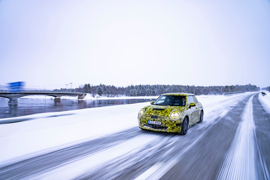 2023 Mini Electric zakamuflowany