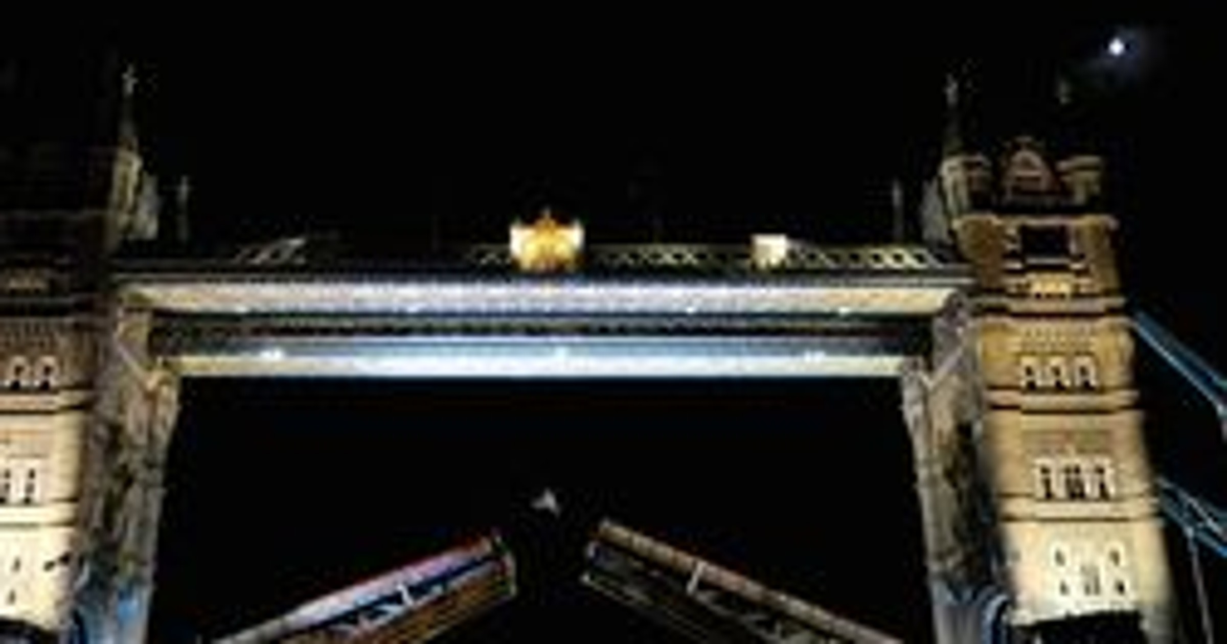 Red Bull X-Fighters: backflip na londyńskim Tower Bridge