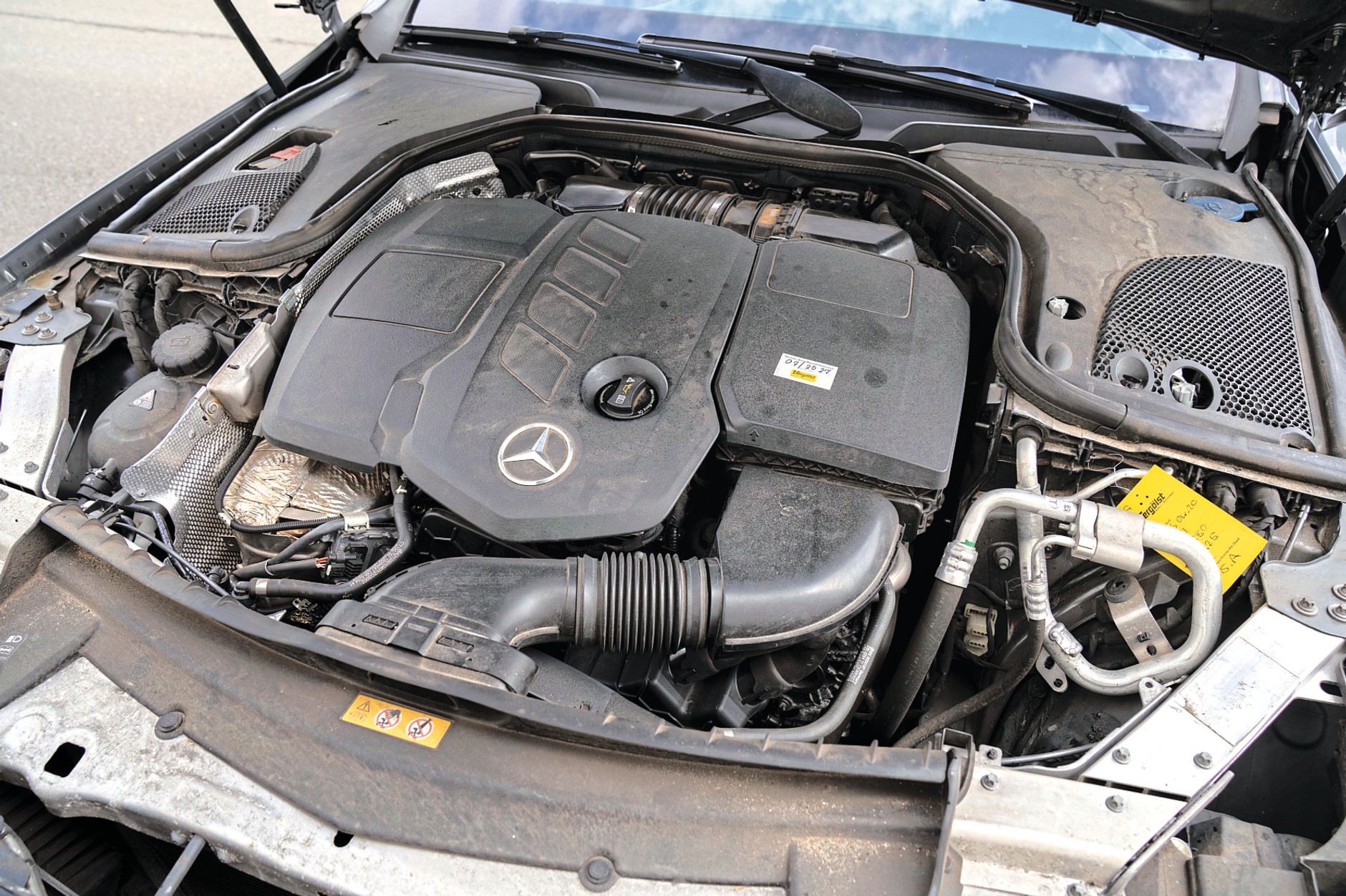 Używany Mercedes E200 (W213): silnik OM654 nie jest przesadnie przyjazny serwisow, ale za profesjonalną obsługę odwdzięcza się trwałością. 