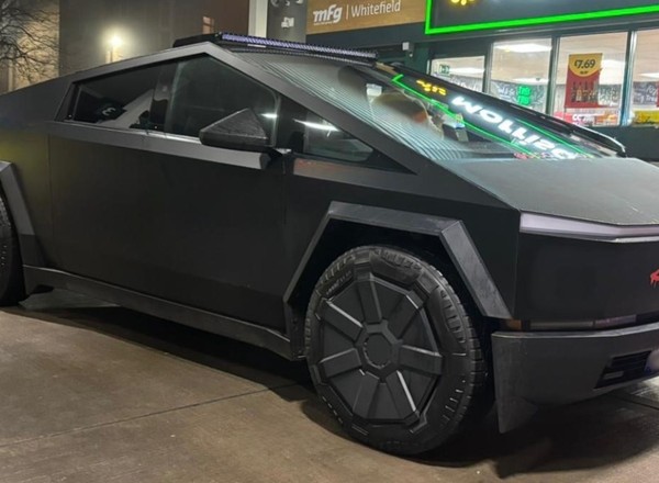 Nielegalnie zarejestrowane Cybertrucki pod okiem policji. Są pierwsze konfiskaty