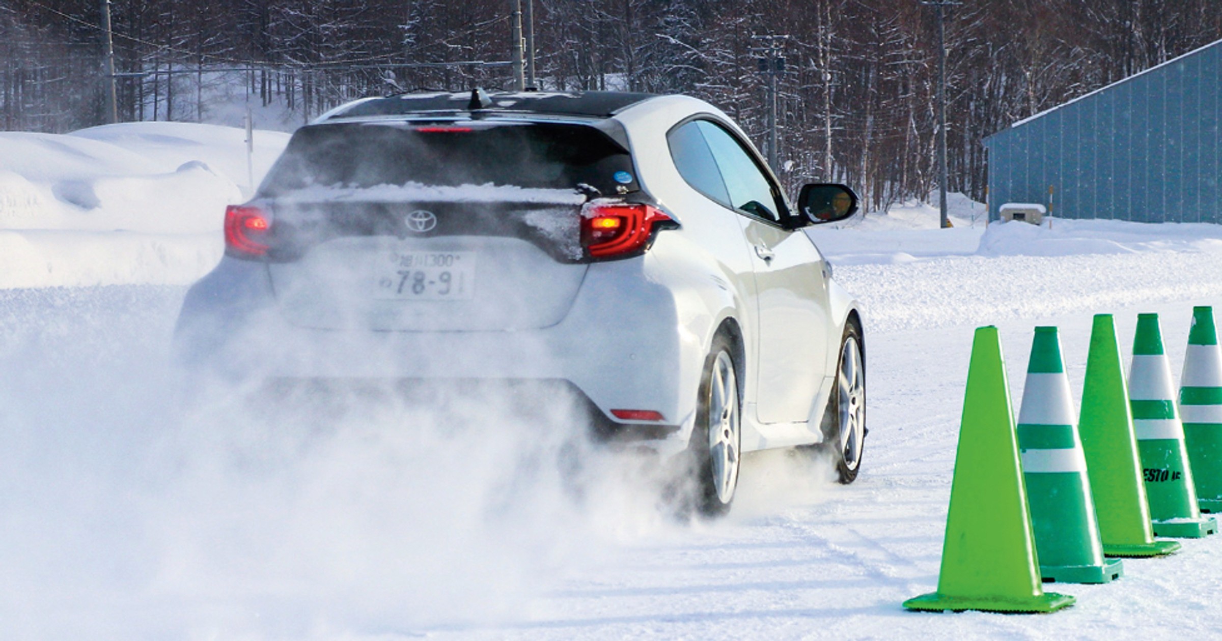 To nie zwykły, miejski Yaris, a sportowy model GR, który przed oponami stawia poważne wyzwania. Testujemy opony w rozmiarze stosowanym zwykle w sportowych kompaktach. 