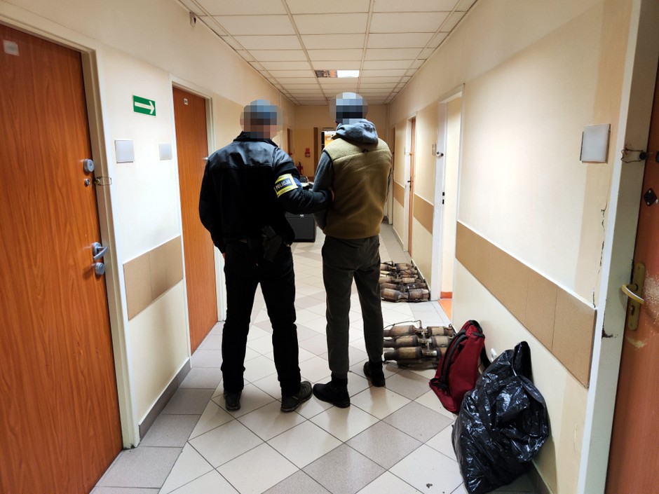 Wyciął przynajmniej 10 katalizatorów