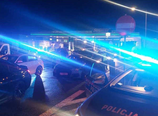 Policja walczy z nielegalnymi wyścigami w Krakowie. Podano dane