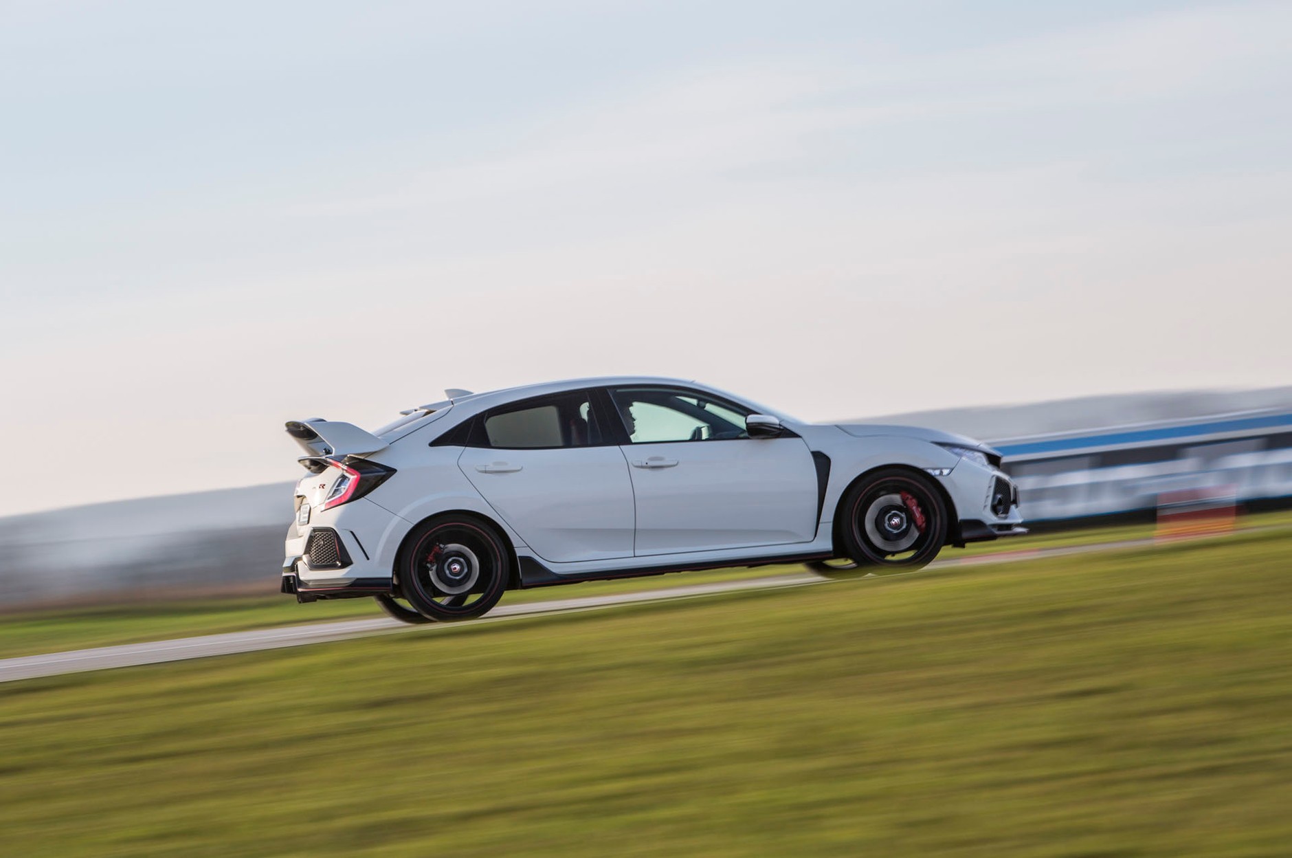 Honda Civic Type R - jest tak szybka, jak wygląda