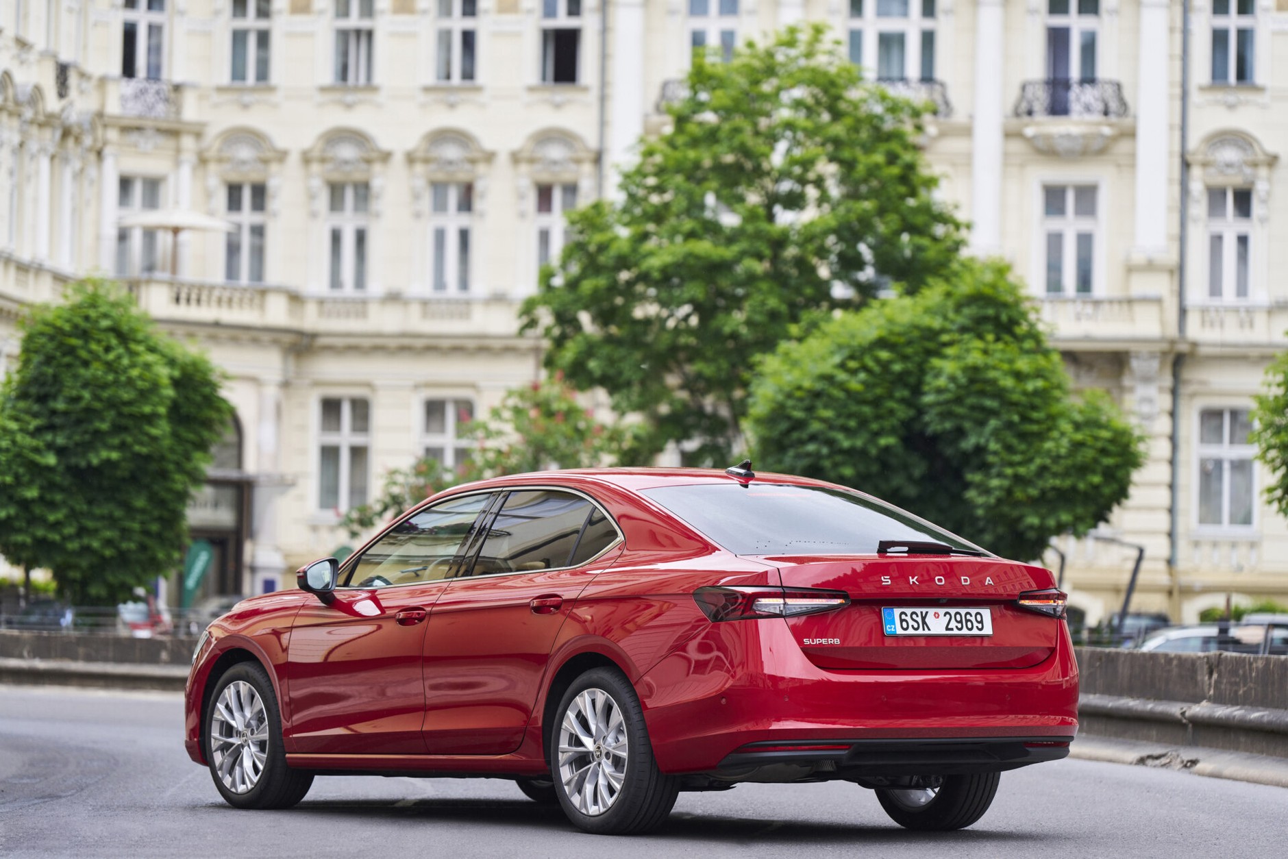 Skoda Superb liftback
