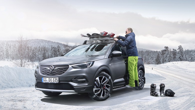 Jak przewozić narty i snowboard