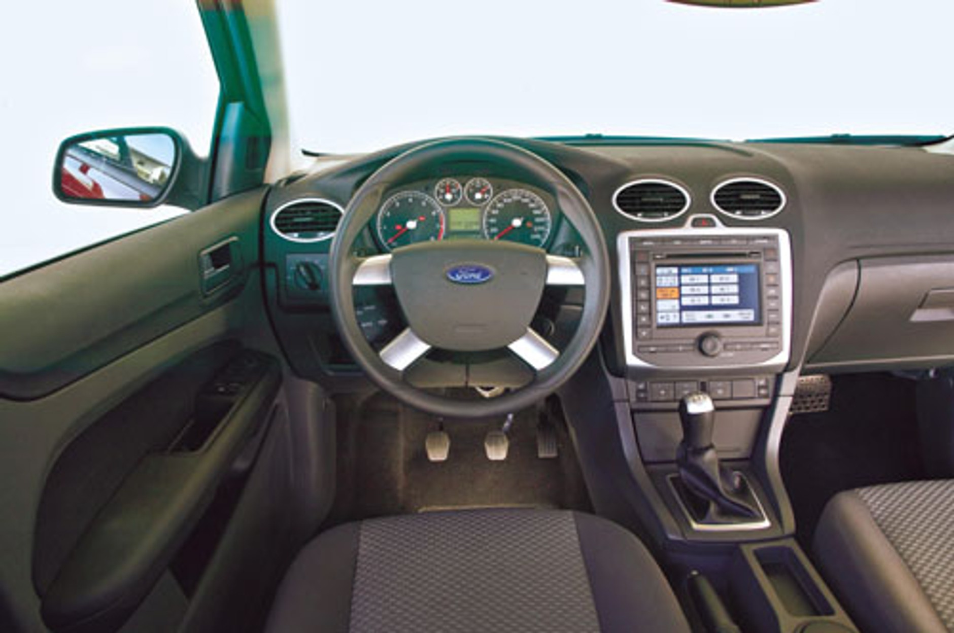 Opel Astra, VW Golf, Ford Focus - Czy to grzech być słabym i ubogim?