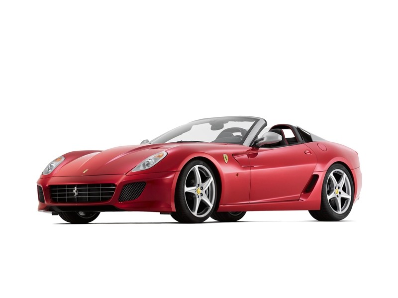 Ferrari SA APERTA – 80 lat, 80 osób, bez dachu