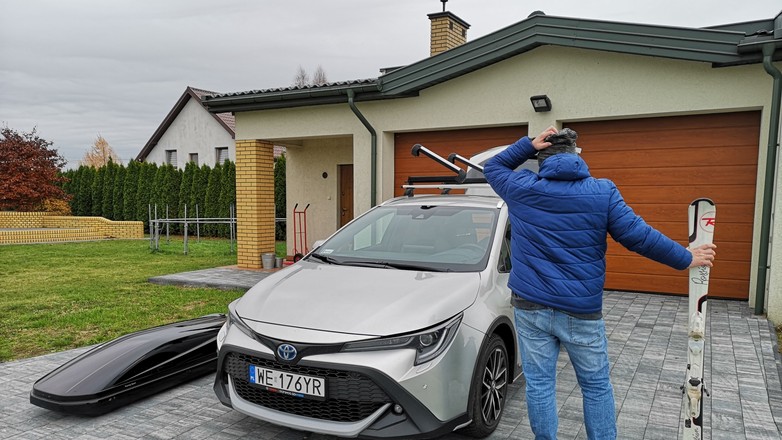 Jak przewozić narty i inny sprzęt zimowy