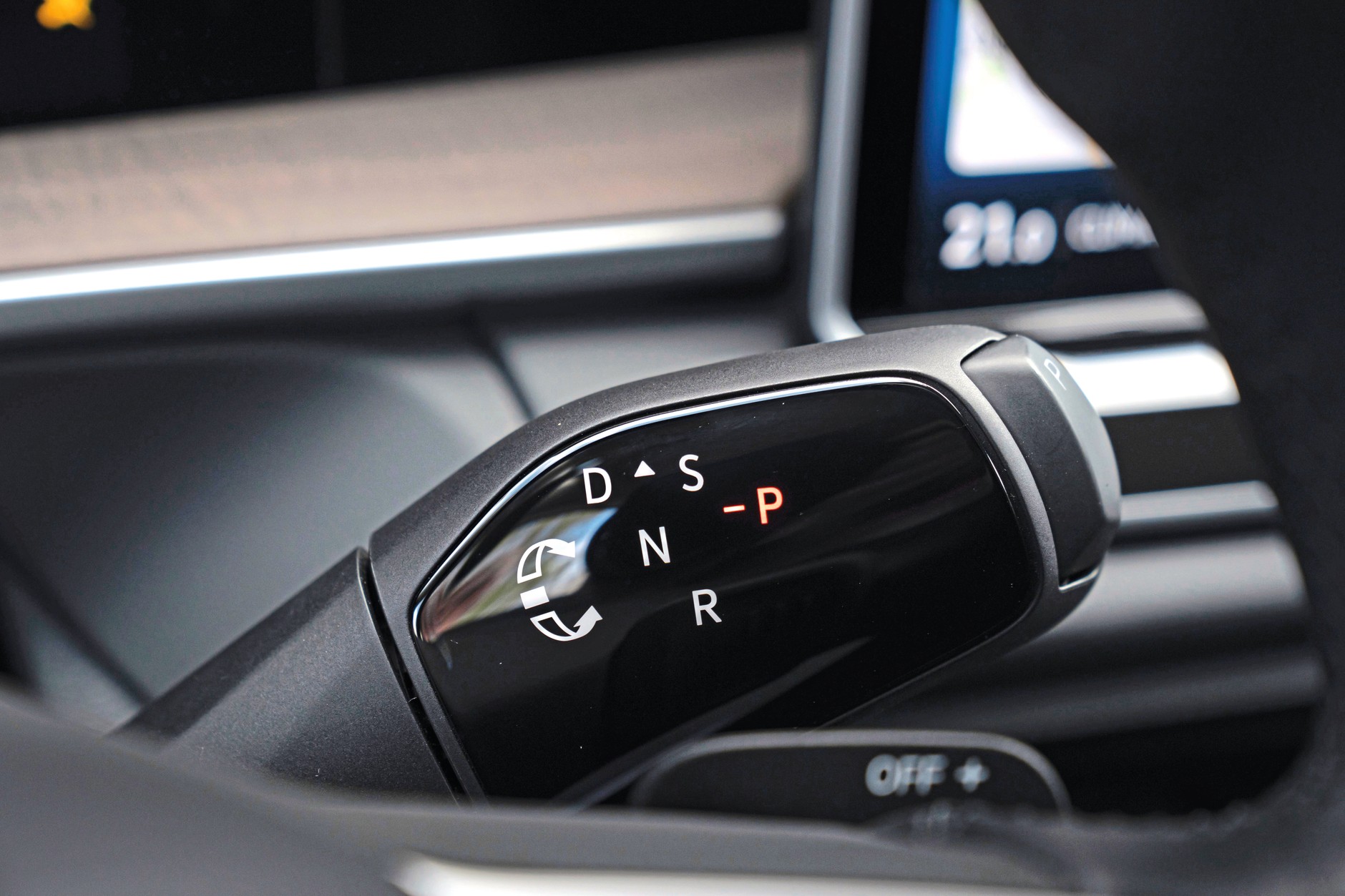 VW Tayron: selektor wyboru trybu jazdy pod kierownicą, jak w elektrycznych modelach marki.