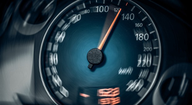 Pani prawnik pokazała, jak przekracza prędkość o 85 km/h. Samorząd radcowski reaguje