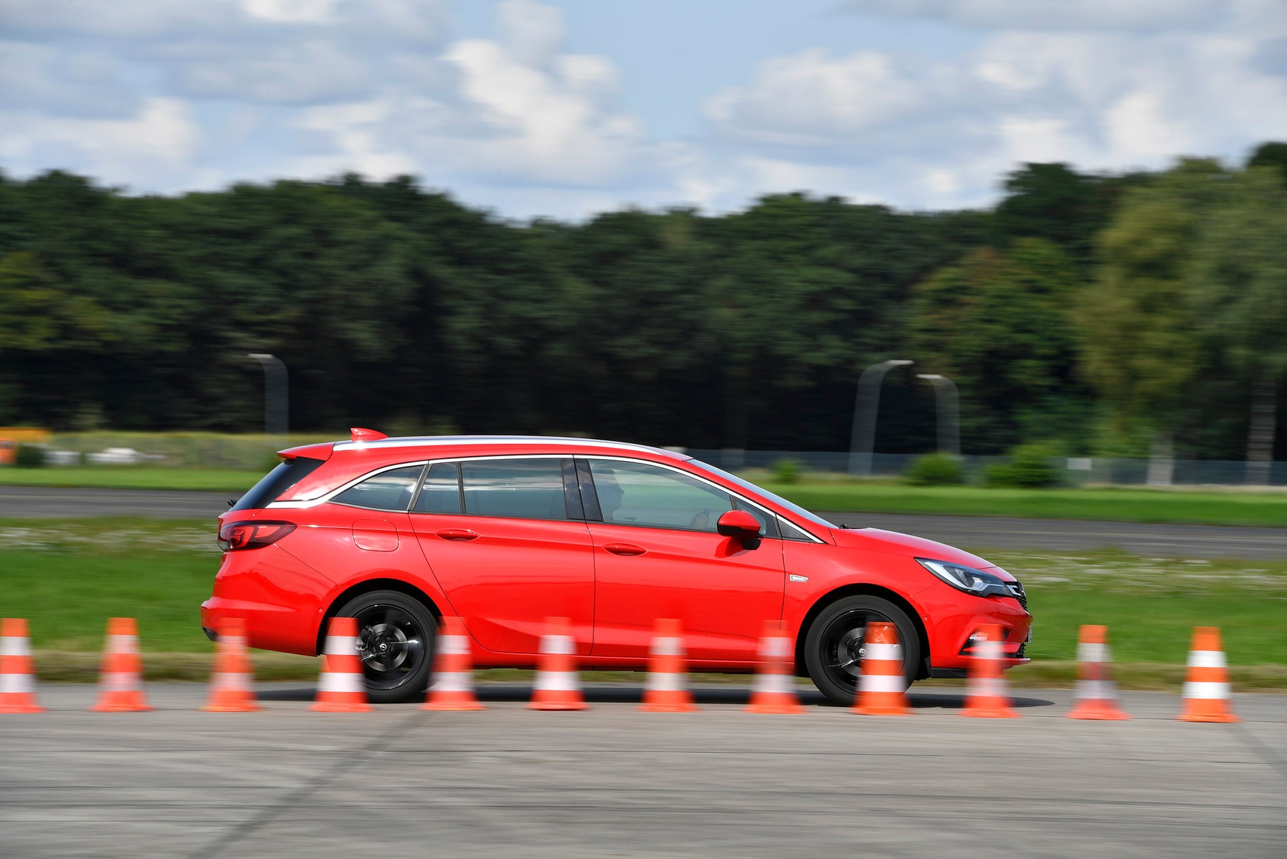Hyundai i30 vs. Opel Astra i Skoda Octavia - Kombi w Dobrym Formacie