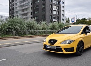 Nieoznakowany Seat Leon Cupra