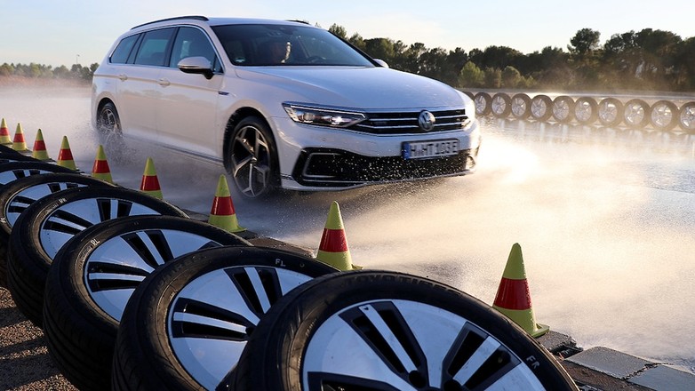 Test opon letnich w rozmiarze 215/55 R 17 – wyniki rundy kwalifikacyjnej.