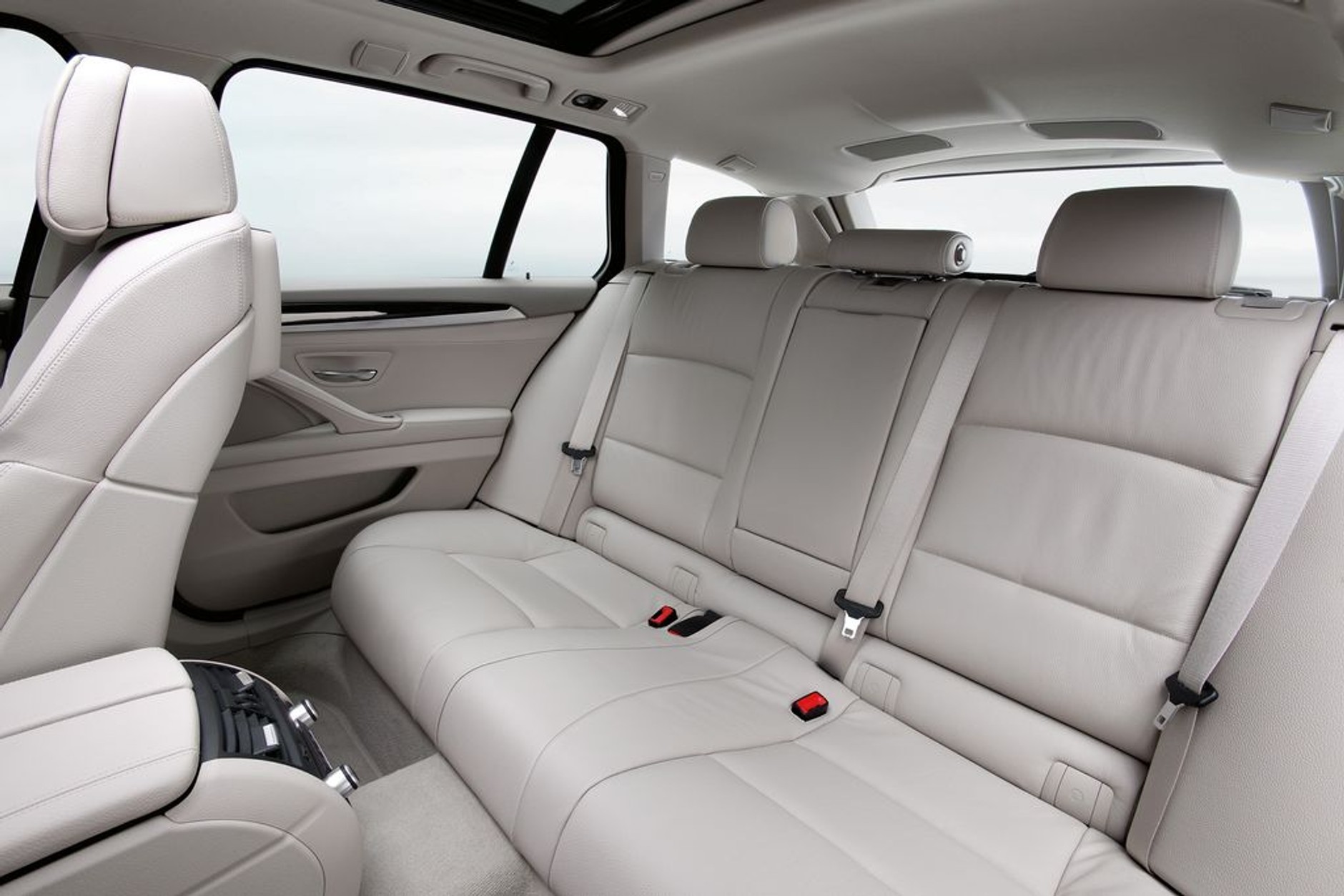 BMW5 Touring rok modelowy 2011 – zdjęcia i dane techniczne