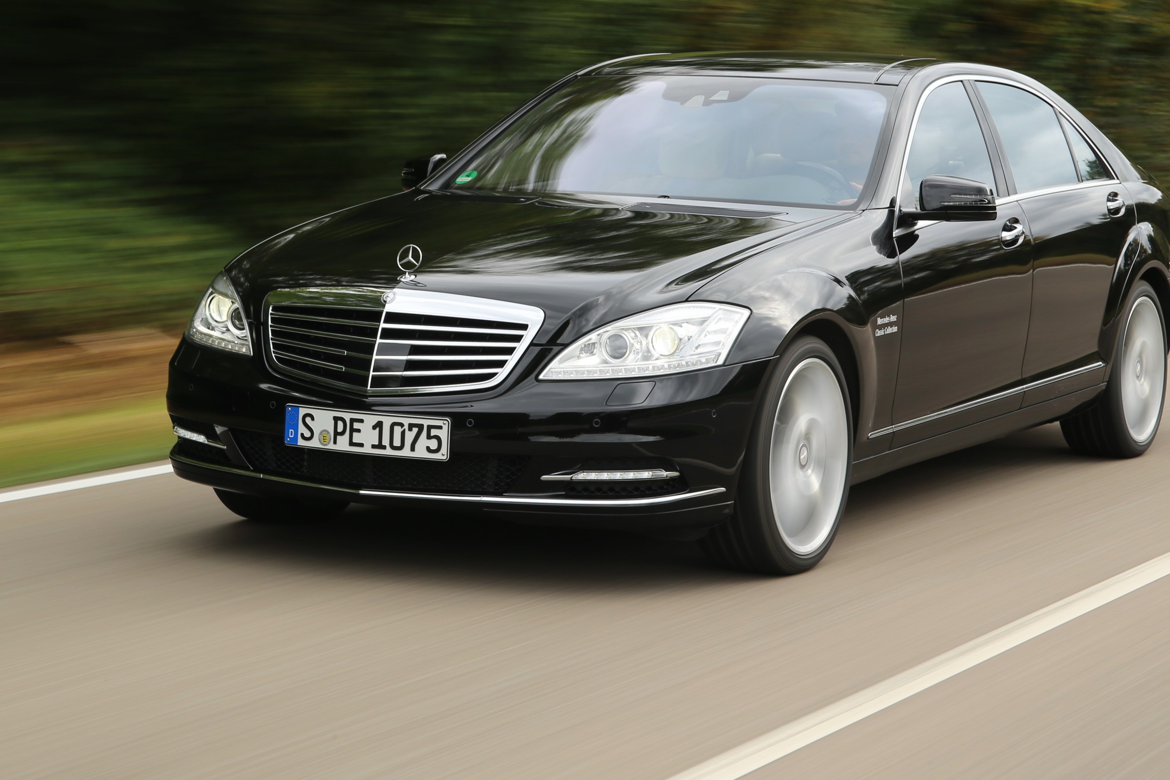 Co łatwiej utrzymać: kosztującego 100 tys. zł Mercedesa klasy S czy młodszego Volkswagena Passata?