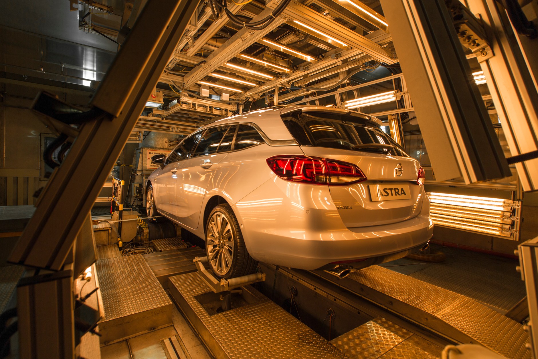 Opel Astra Sports Tourer w komorze klimatycznej