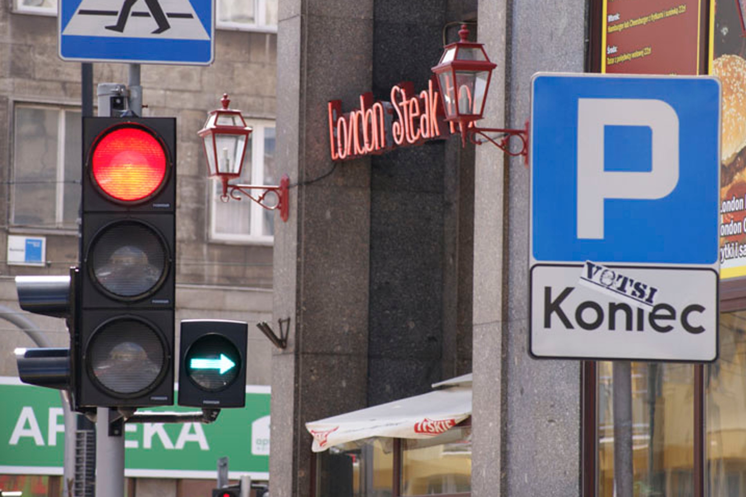 Zniknie konieczność zatrzymywania się na zielonej strzałce? Szykują się ważne zmiany dla kierowców